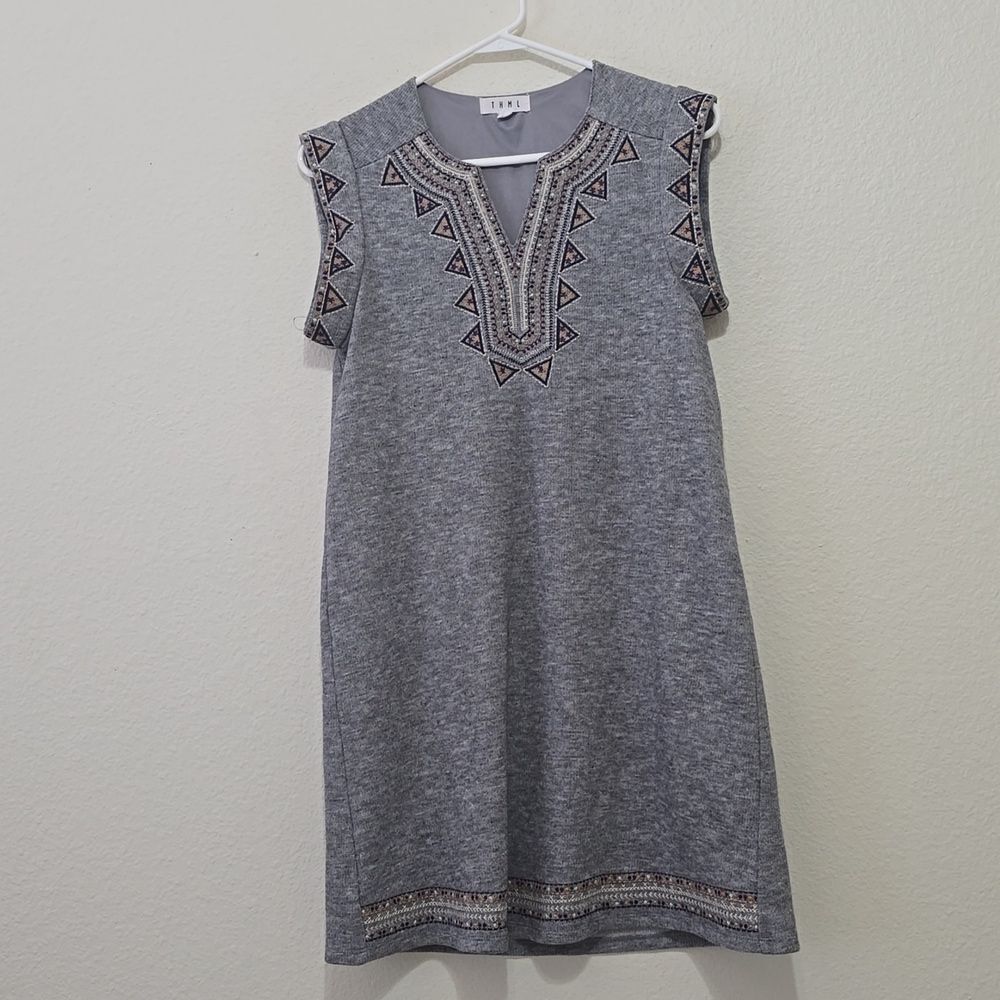 THML EMBROIDERED SHIFT DRESS SIZE SMALL.